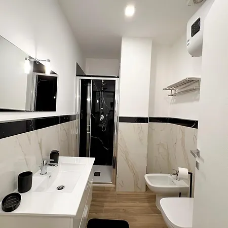 5 Minutes From The Sea - Free Parking Apartment