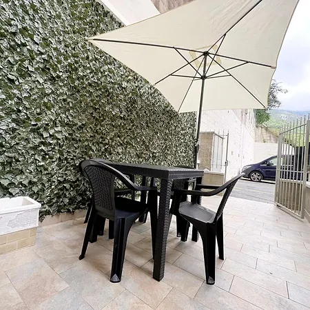 5 Minutes From The Sea - Free Parking Apartment