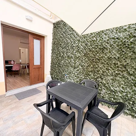 Apartment 5 Minutes From The Sea - Free Parking *