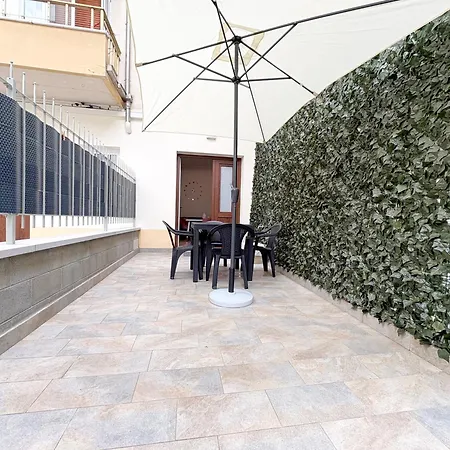 Apartment 5 Minutes From The Sea - Free Parking *